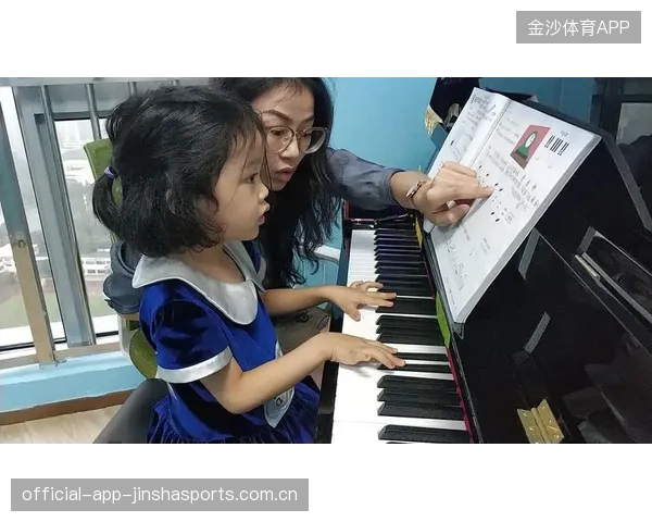 武切维奇脚下步伐依旧精致——解码赛场与日常的优雅节拍