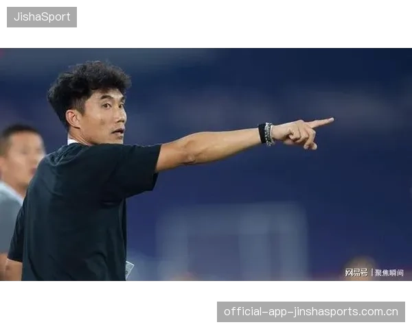 郑智带队8轮不败：从“小将”到“铁血”领袖的不屈风骨